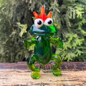 Glass Frog Figurine – Blown Art Glass Frog Sculpture – Murano Style Miniature Animal – Tiny Collectible Frog – Gift for Frog Lovers