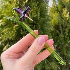 Purple Glass Bell Flower Sculpture - Hand Blown Art Glass Long Stem Bell Flower for Vases, Floral Gift for Mom and Daughter, Flower Decor