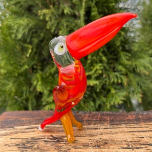 Glass Toucan Figurine – Hand Blown Art Glass Bird – Tropical Toucan Sculpture – Murano Style Collectible Bird – Exotic Bird Gift for Lovers