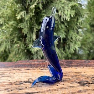 Blue Glass Dolphin Figurine – Handmade Murano Dolphin Sculpture – Ocean Coastal Decor – Unique Glass Dolphin Gift – Sea Animal Art