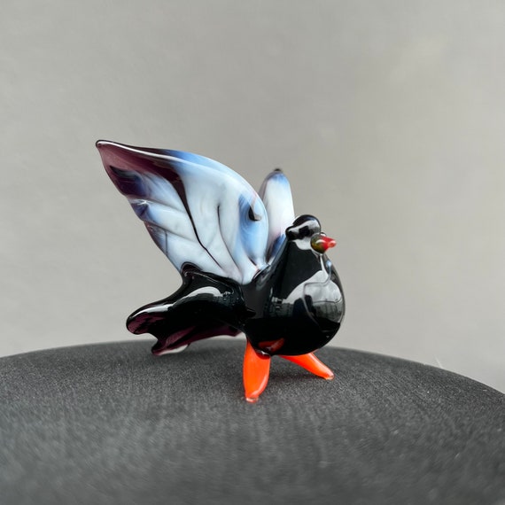 紫ガラスの鳩の置物：ムラーノスタイルの吹きガラスの鳥の彫刻 - Etsy 日本