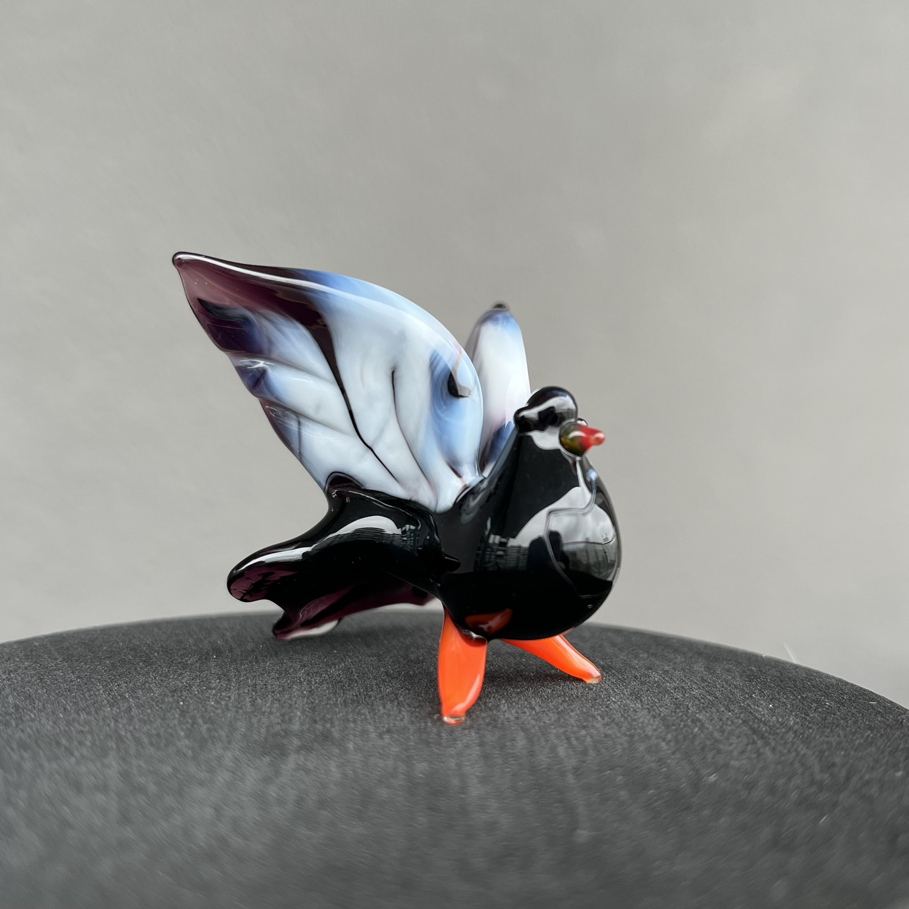 紫ガラスの鳩の置物：ムラーノスタイルの吹きガラスの鳥の彫刻 - Etsy 日本