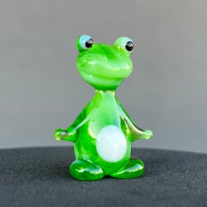 Glass Frog Figurine – Blown Green Frog Sculpture – Murano Style Miniature – Micro Glass Frog Animal – Tiny Frog Gift for Dollhouse Decor