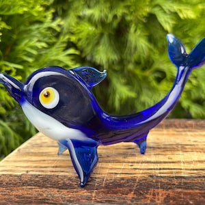 Blue Glass Dolphin Figurine – Blown Glass Sea Animal Sculpture – Murano Dolphin Miniature – Collectible Ocean Art – Gift for Dolphin Lovers
