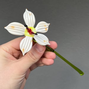 Handmade White Glass Flower Figurine - Blown Glass Flower Sculpture - Murano-Inspired Art Glass Decoration - Elegant Floral Miniature Gift