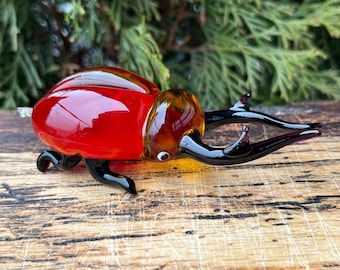 Figura de insecto de cristal rojo – Escultura de insecto soplada a mano – Decoración de escarabajo en miniatura – Regalo coleccionable único