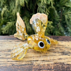Figura de pez de vidrio amarillo – Escultura de pez de vidrio soplado – Decoración para acuario estilo Murano – Adorno para pecera hecho a mano – Ideas para regalar con animales marinos
