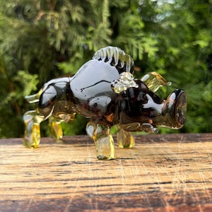 Brown Glass Pig Figurine – Miniature Art Glass Pig – Hand Blown Murano Piggy – Small Sculpture – Collectible Pig Gift – Farm Animal Decor