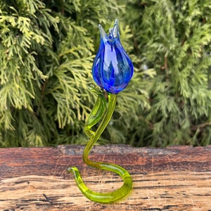 Blue Glass Tulip Figurine – Blown Glass Flower Sculpture – Art Glass Tulip Ornament – Murano Style Flower – Handmade Tulip Gift – Desk Decor