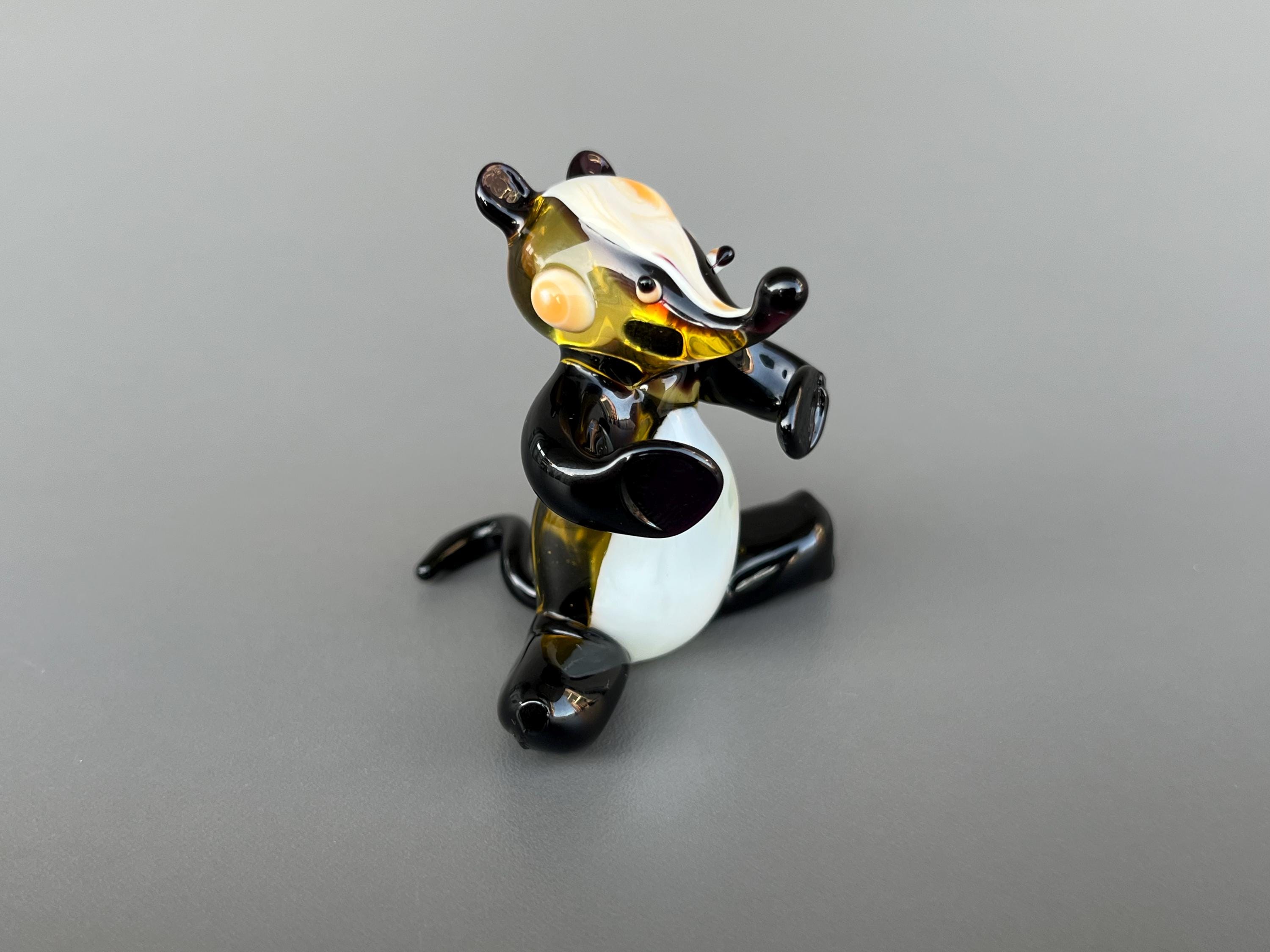 瘤の置物 ガラスのアナグマの置物、手吹きムラーノスタイルの彫刻 - Etsy 日本