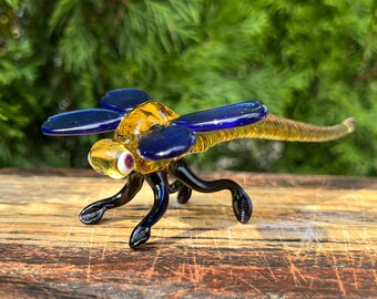 ガラスのトンボの置物 - 手作りの吹きガラス製ムラーノスタイルの