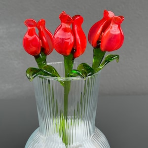 Red Glass Tulip Flower Figurine – Blown Glass Tulip Sculpture – Glass Flower Ornament – Murano Style Garden Decoration – Handmade Tulip Gift