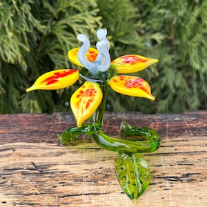 Glass Flower Figurine – Blown Glass Flower Sculpture – Art Glass Flower Decor – Murano Style Garden Flower – Handmade Flower Gift for Mom