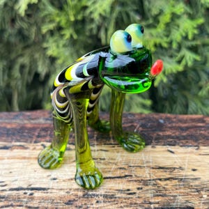 Green Glass Frog Figurine – Blown Glass Frog Sculpture – Murano Style Tiny Frog Statue – Miniature Glass Animal – Gift for Frog Lover