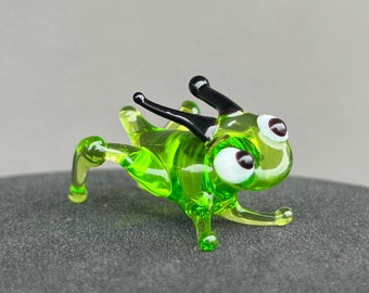 ムラーノガラス 卒業生 フィギュア ムラーノガラスのバッタ：ミニチュアコレクター向けフィギュア