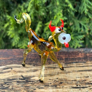 Yellow Glass Cow Figurine – Blown Art Glass Cow Sculpture – Miniature Animal Statue – Collectible Cow Paperweight – Gift for Cow Lovers