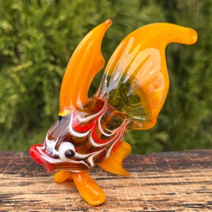 Figura de pez de vidrio naranja / Escultura de pez de vidrio soplado a mano / Decoración de animales marinos estilo Murano / Figura de pez coleccionable / Decoración de escritorio