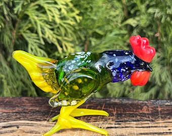 Figura de pollo de cristal – Decoración rústica soplada a mano – Escultura colorida de gallina – Regalo para amantes de los pollos