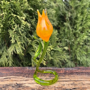 Orange Glass Tulip Flower Figurine – Blown Glass Tulip Sculpture – Handmade Art Glass Flower – Tulip Ornament for Garden or Home Decor