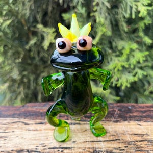 Glass Frog Figurine – Blown Art Glass Frog Sculpture – Murano Style Animal Miniature – Collectible Frog Statue – Unique Gift for Frog Lover