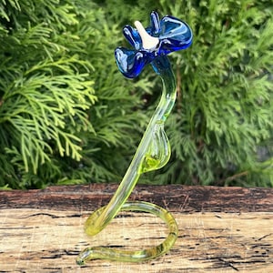 Blue Glass Bell Flower Figurine – Blown Glass Flower Sculpture – Murano Art Glass Collectible – Flower Stand – Unique Gift for Flower Lovers