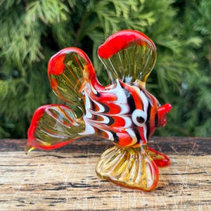 Figura de pez de cristal rojo – Animal marino de cristal soplado – Pez estilo Murano – Decoración coleccionable para acuarios – Pequeña escultura de pez de cristal para regalo