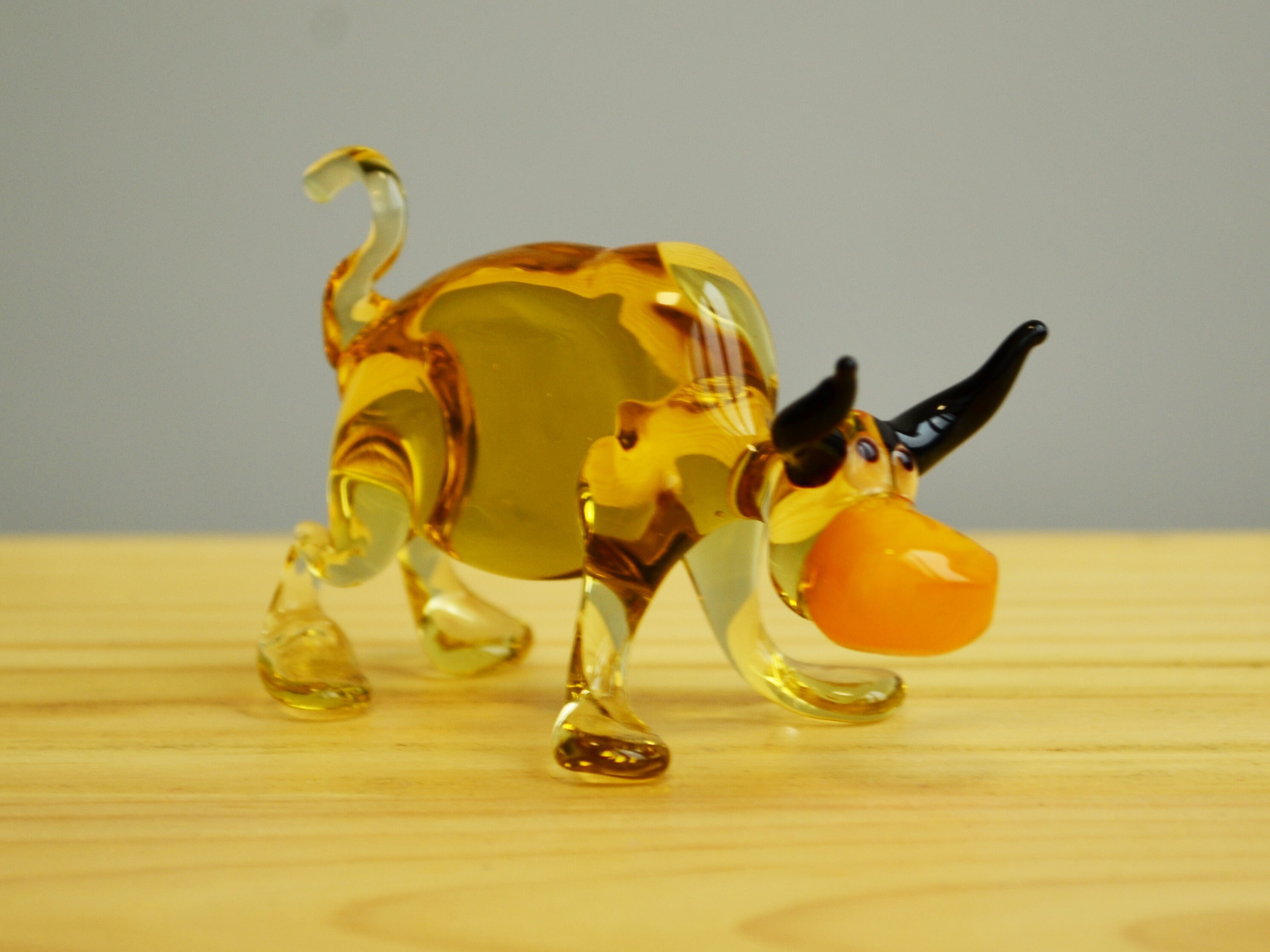 ハンドメイド ガラス 牛の置物 オレンジとイエローのグラデーション お盆供養 クリスタル ほおずき ガラス 飾り 2点 一対 オブジェ ミニ