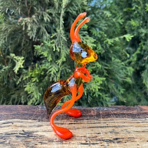 Figurka mrówki z dmuchanego szkła – rzeźba owada w stylu Murano