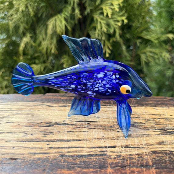 深い青色ガラスの魚型の灰皿 兼 花瓶 ※蚊取り線香置き 小物入れetcにも 深い青色ガラスの魚型の灰皿 兼 花瓶 ※蚊取り線香置き 小物入れetcにも