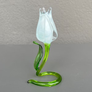 White Glass Tulip Flower – Handmade Blown Glass Flower Stand – Fake Tulip Ornament – Elegant Glass Flower Gift for Mom – Shelf Decor Accent