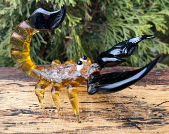 赤いガラスのてんとう虫の置物、2.2インチのミニチュア手吹きアート