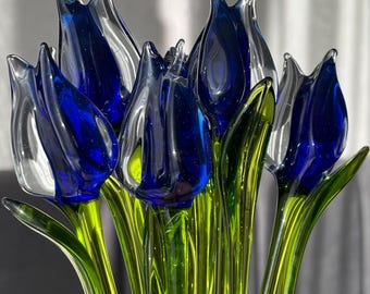 Tulpenfigur aus blauem Glas – mundgeblasene Tulpe im Murano-Stil – langstielige Glasblume – Geschenk für Mama – Florale Wohndekoration