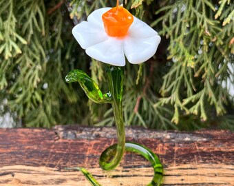 Glass Daisy Flower Figurine – Blown Glass Flower – Desk Decor – Spring Floral Decor – Gift for Mom
