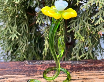 Yellow Glass Daisy Flower – Blown Glass Floral Decor – Desk Decor – Spring Flower Gift – Home Decor