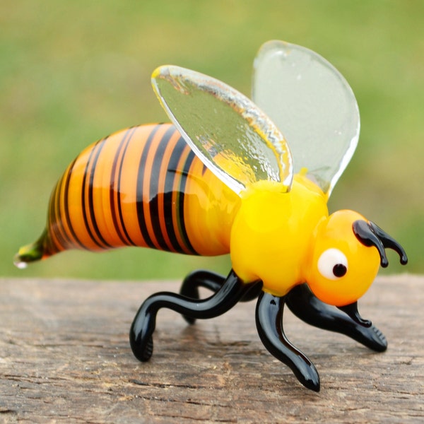 Yellow Glass Bee Figurines Collectible Bee Miniature Yellow Glass Bee Figure Murano Bee Sculpture Collectible Glass Bumble Bee Artglass Gift