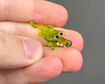 Mini Glass Crocodile Figurine – Tiny Reptile Sculpture – Dollhouse Animal Miniature – Crocodile Gift