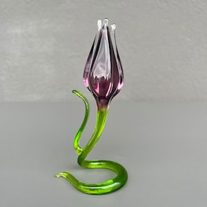 Purple Glass Tulip Stand Figurine – Blown Glass Flower Sculpture – Handmade Purple Floral Decor – Garden Ornament – Gift for Flower Lovers