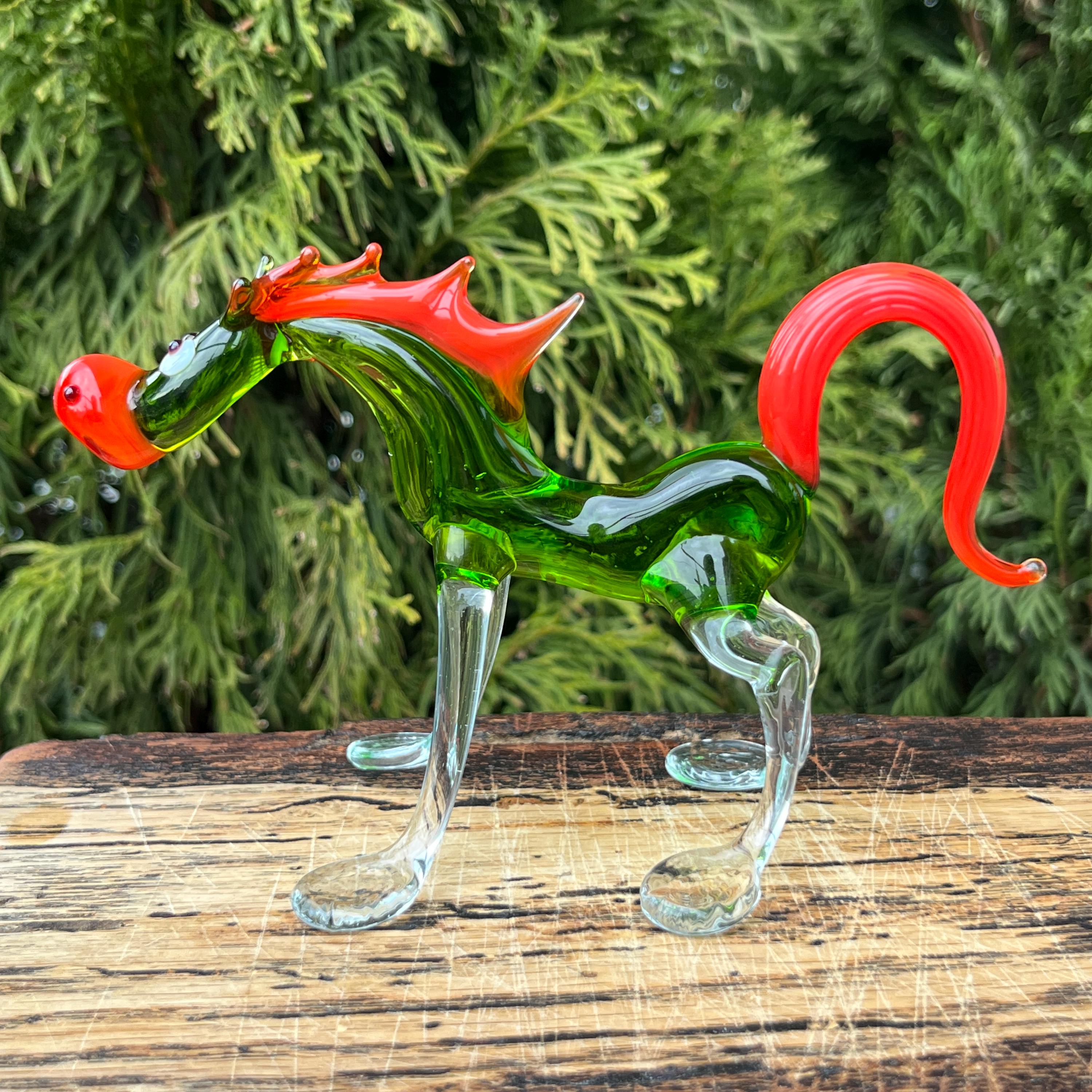 グリーンガラスの馬の置物 - ムラーノスタイルのコレクター向け動物