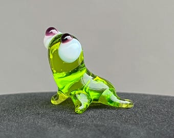 Green Glass Frog Figurine, Tiny Miniature Hand-Blown Art Glass Animals