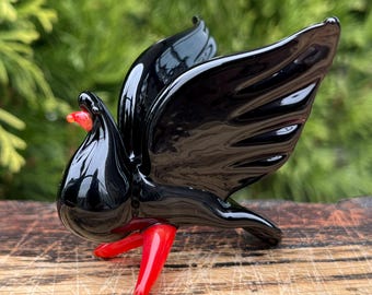 リングに飾られたガラスの鳩の置物、コレクター向けのガラスの鳩