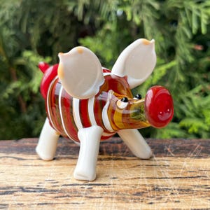 Glass Pig Figurine – Blown Pig Art Decor – Pig Yard or Kitchen Decoration – Gift for Pig Lovers – Cute Piggy Sculpture for Girls & Women