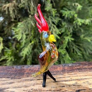 Yellow Glass Parrot Figurine – Hand Blown Parrot Sculpture – Miniature Glass Bird Collectible – Animal Paperweight – Menagerie Decor Gift