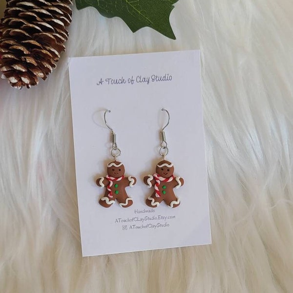 Boucles d'oreilles bonhomme en pain d'épice en pâte polymère fabriquées à la main - Boucles d'oreilles de Noël - Bijoux de Noël