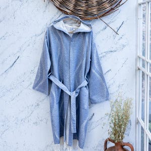 Roupão de banho Blue Wave de algodão turco Resort Light Luxury Navy White Cabana Nautic Soft Unisex Robe grosso Terry Backing Exclusivamente costurado