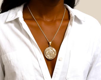 Mother of Pearl Pendant Necklace: 950 Sterling Silver Inlay, Peruvian Design