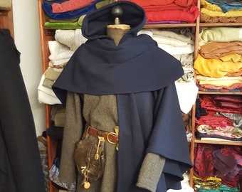 Dark blue medieval cape, medieval cape, short cape, fantasy cape, larp cape, Viking, SCA, role play, rider cape, tip