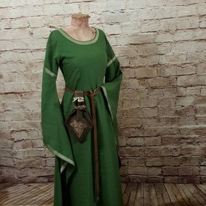 irish christmas dress Mythrojan Traditional Irish Celtic Dress: Chemise and Over Dress Medieval Renaissance Costume SCA Larp - Green