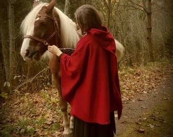 Red wool cape, medieval cape with pointed hood, short cape with hood, fantasy cape, Larp cape, SCA, Little Red Riding Hood, role play