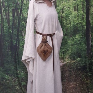 Dress made of natural linen with pointed hood and trumpet sleeves, dress medieval linen, dress larp, linen dress, role play dress, fantasy
