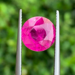AIGS-zertifizierter natürlicher Rubin – 5,04 ct, Rundschliff, leuchtend rötlich-rosa (Herkunft: Afghanistan)
